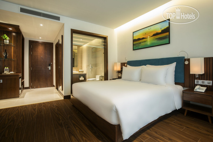 Hotel photo Maximilan Danang Beach Hotel 4*