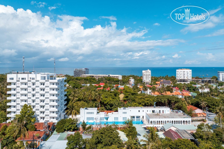 Hotelier's photos The Up Phu Quoc Hotel 4*