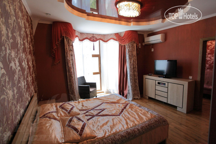 New photos from tourists Кристалл