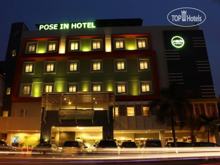 Photos Pose In Hotel Solo