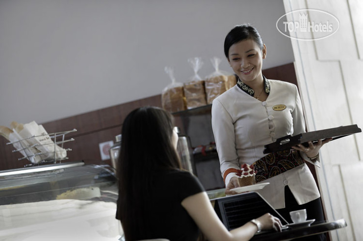 New photos from tourists Hotel Santika Jemursari 3*