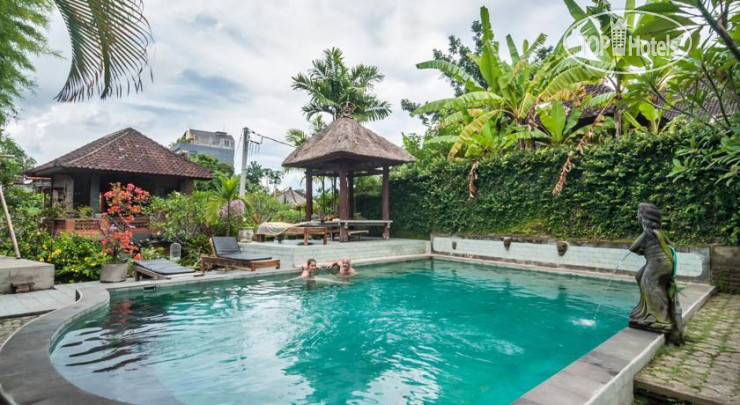 New photos from tourists Sayong House