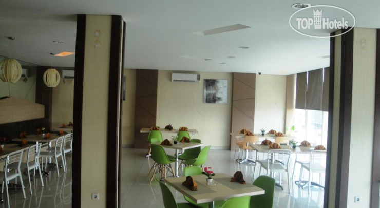 New photos from tourists Max Hotel Makassar 1*