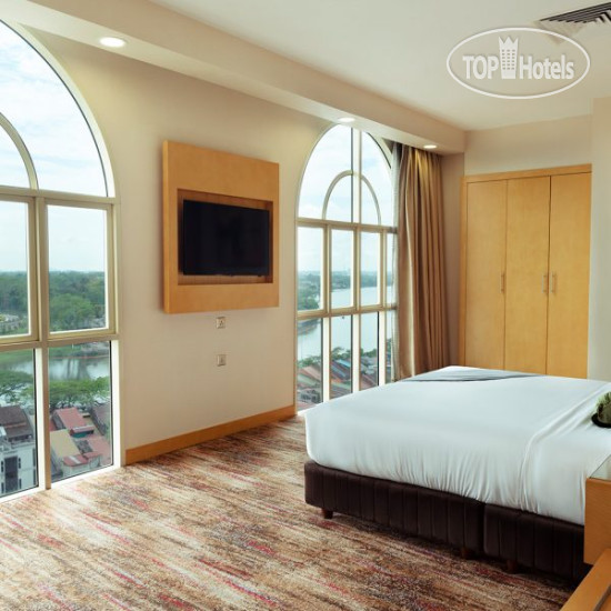 Hotel photo The Waterfront Hotel Kuching 5*