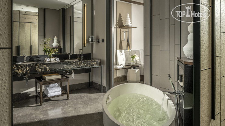 Hotel photo Four Seasons Hotel Bangkok at Chao Phraya River 5*