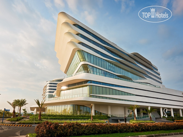 Photos Conrad Manila