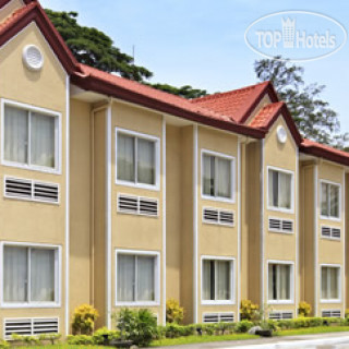 Фото Microtel Inn & Suites Luisita - Tarlac