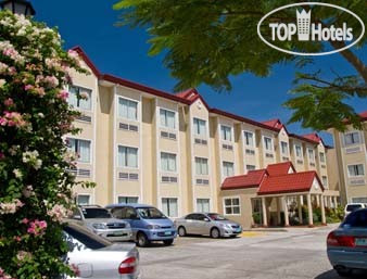 Hotel photo Microtel Inn & Suites Sto. Tomas, Batangas 3*