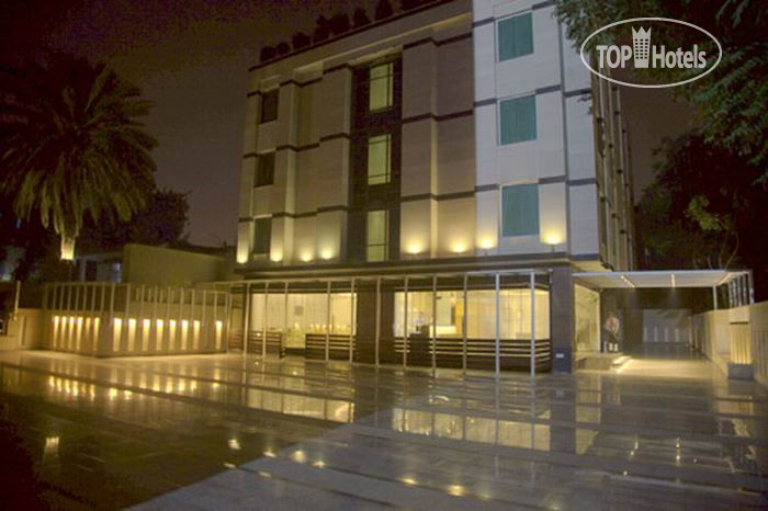 Hotel photo Emblem Gurgaon 3*