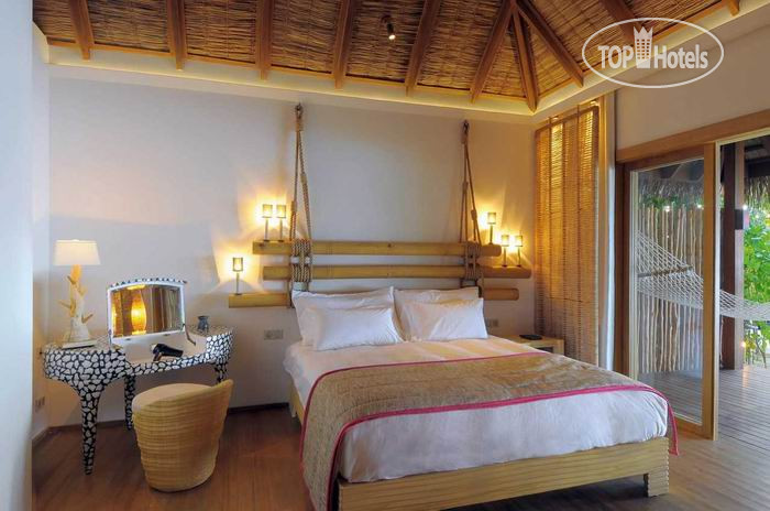 New photos from tourists Constance Moofushi 5*