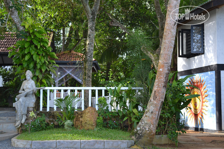 New photos from tourists Hiru Villas