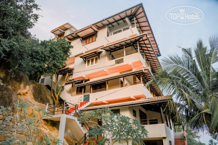 New photos from tourists Rock House