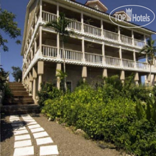 Фото A Stone's Throw Away