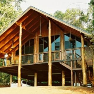 Photos Fur 'n' Feathers Rainforest Tree Houses