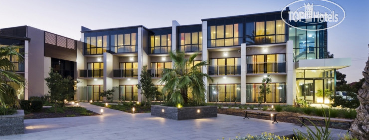 Hotel photo Taylors Lakes Hotel 4*