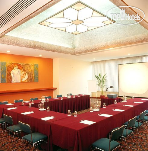 Hotelier's photos Holiday Inn Select Hotel 3*