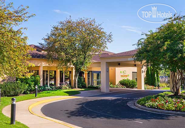 Photos Courtyard Charlottesville North