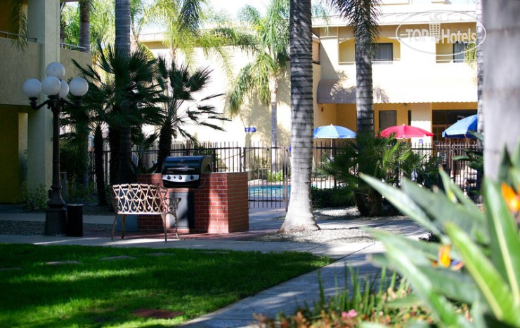 Hotelier's photos Best Western Plus InnSuites Ontario Airport E Hotel & Suites 3*