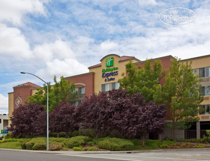 Hotelier's photos Holiday Inn Express Hotel & Suites Belmont 3*