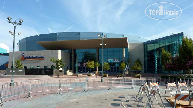 Hotelier's photos DoubleTree by Hilton Hotel Bakersfield 3*