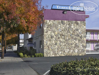 Hotel photo Travelodge Fresno Highway 41 2*