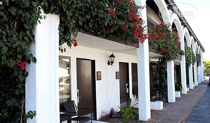 Hotelier's photos Lemon Tree Hotel & Suites Anaheim 3*