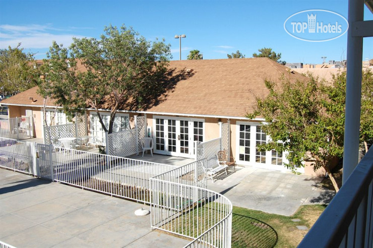 Hotelier's photos Clarion Inn Ridgecrest 2*