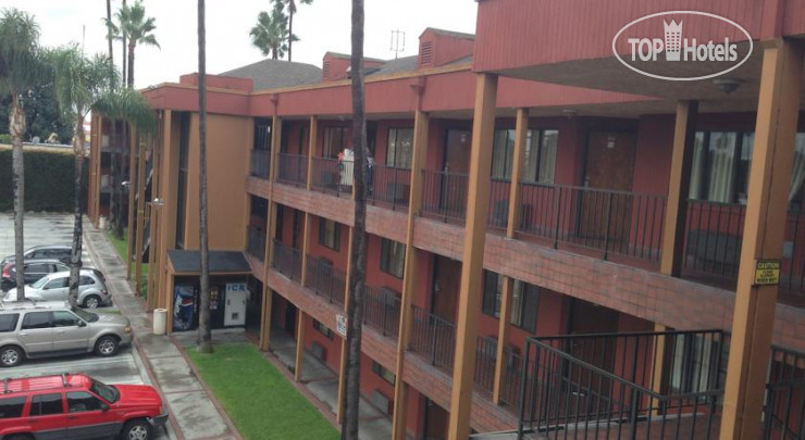 Hotelier's photos Americas Best Value Inn & Suites Los Angeles/downtown 2*