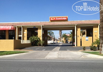 Hotelier's photos Econo Lodge RiversideLodge Riverside 2*
