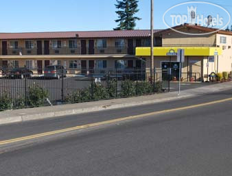 Фото Days Inn Portland Airport