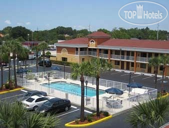Hotelier's photos Howard Johnson Express Inn Suites - South Tampa Airport 2*