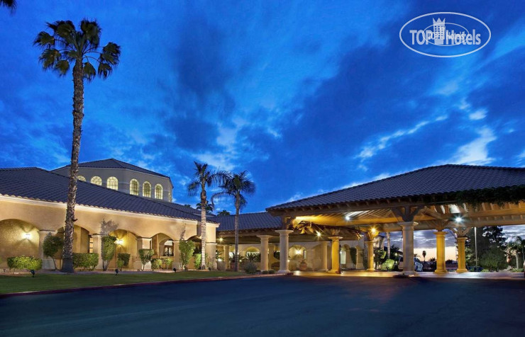Hotelier's photos Embassy Suites Phoenix - North 3*
