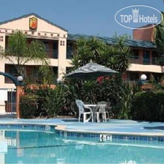 Фото Super 8 Pasadena / LA Area