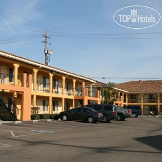 Фото Econo Lodge Inn & Suites Lodi