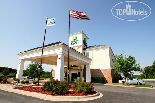 Hotelier's photos Holiday Inn Express Hotel & Suites Delafield 2*