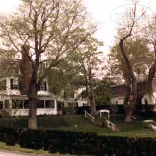 Фото The Colonial House Inn