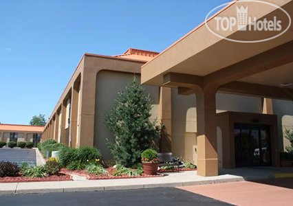 Hotelier's photos Clarion Inn & Suites Airport Grand Rapids 3*