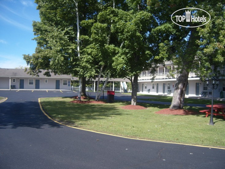 Hotelier's photos Best Western Plus New Englander Motor Inn 2*