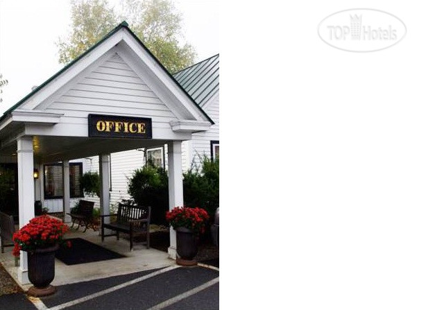 Hotelier's photos Colonial Motel & Spa Brattleboro 3*