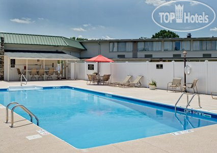 Hotelier's photos Comfort Inn Lancaster County North 3*
