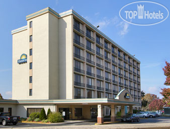 Hotelier's photos Days Inn Chester Philadelphia Airport 2*