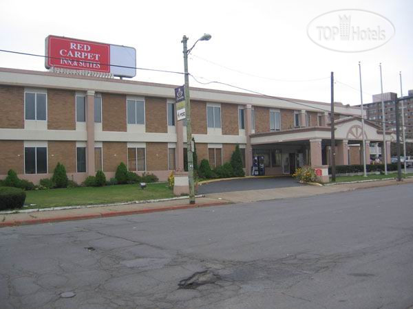 Hotelier's photos Red Carpet Inn and Suites Scranton 2*