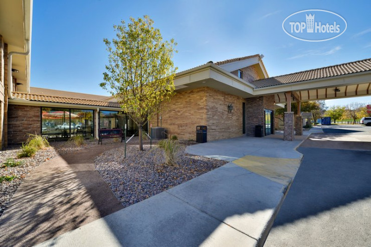Hotelier's photos Best Western Denver Southwest 3*