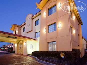 Hotelier's photos La Quinta Inn Albuquerque Airport 2*