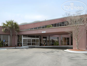 Hotelier's photos Ramada Charleston 3*