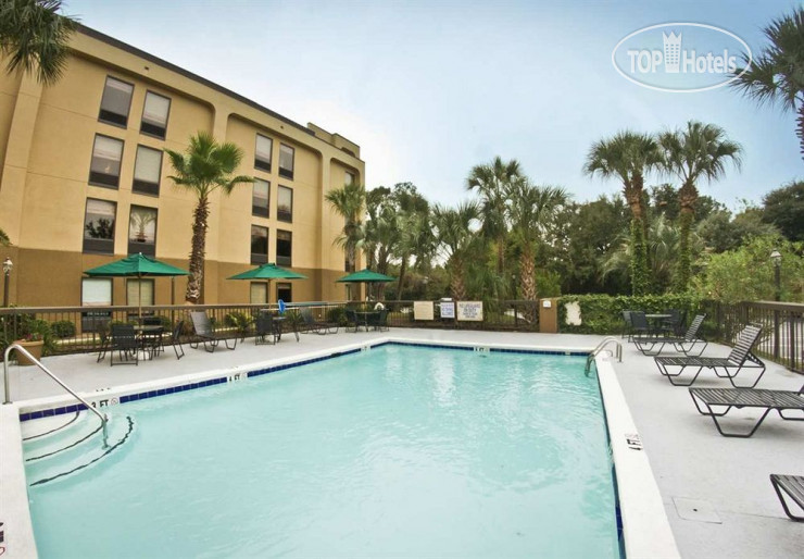 Hotelier's photos Hampton Inn Charleston Mt. Pleasant-Patriots Point 3*