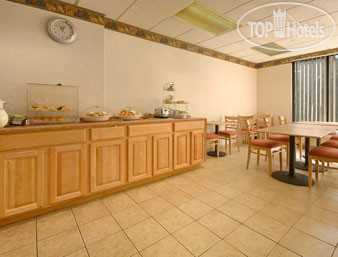 New photos from tourists Days Inn West Springfield 2*