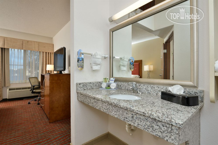 New photos from tourists Holiday Inn Express Boston-Milford 3*