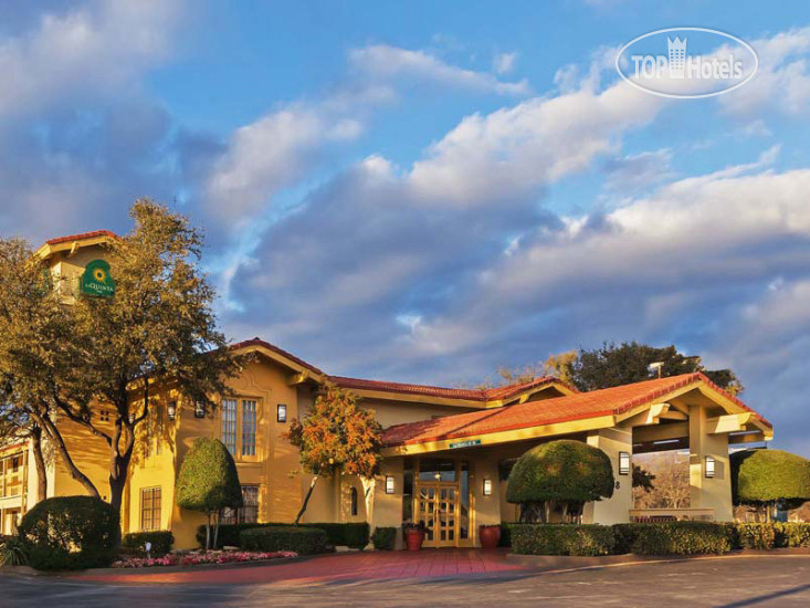Hotelier's photos La Quinta Inn Dallas East 2*