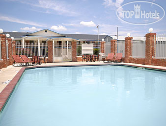 New photos from tourists Days Inn Paris 2*